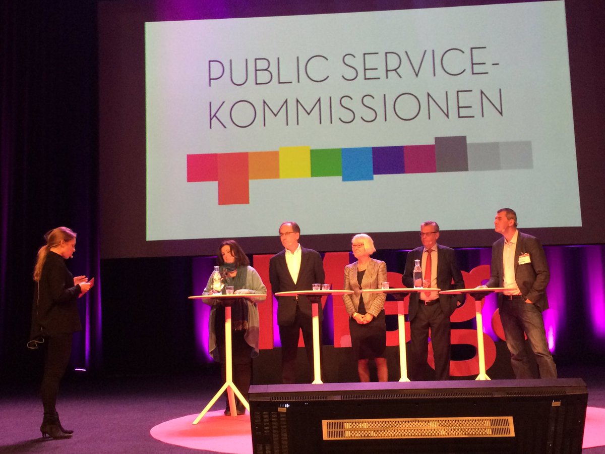PSKommission's tweet photo. Hela kommissionen samlad på scen. #meg16 #pskom https://t.co/lt1WPF8AtC