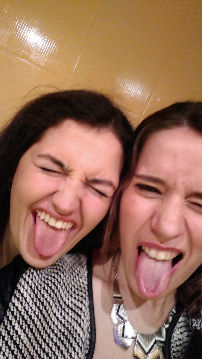 albius_95's tweet photo. Cuando @luciapica intenta salir bien en las fotos #AmorIncondicional https://t.co/YxdQ7PhMcE