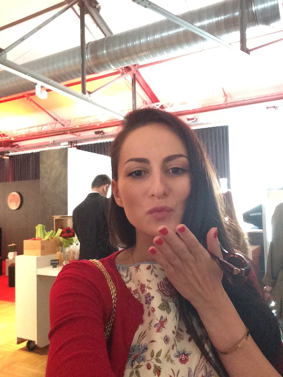 Wir sind schon am Start <a href="/MBlumenblatt/">Marla Blumenblatt</a> #ECHO2016 #tka #tkaward