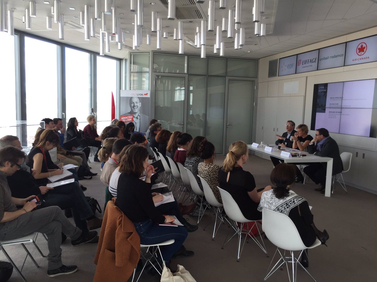 LyonCityDemain's tweet photo. Go la conférence de presse #LCD2016. Bernard Reybier, PDG @Fermob introduit, l'édition 2016 commencera le 26 mai ! https://t.co/my2FQQH09I