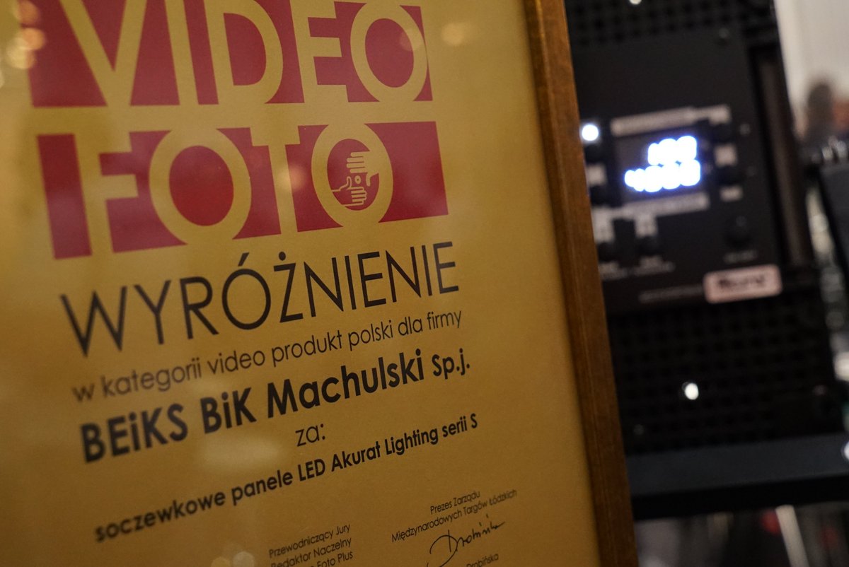 AkuratLighting's tweet photo. The S series of our lenticular LED panels received the prize in the competition of XIX Film Video Foto fair in Łódź. https://t.co/iahwFdNVVq