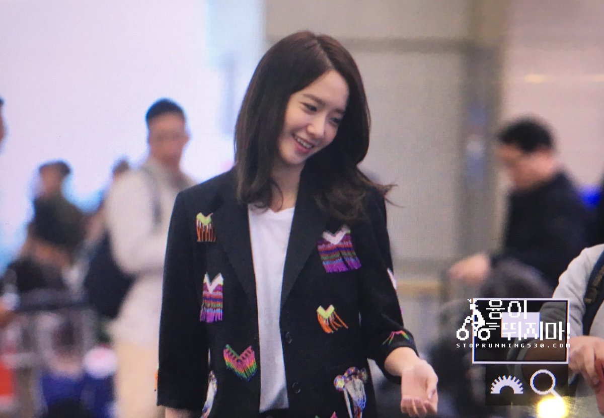 [PIC][08-04-2016]YoonA khởi hành đi Bắc Kinh – Trung Quốc để tham dự sự kiện "Star Zone" vào chiều nay CfgsyIOWQAIfOJt