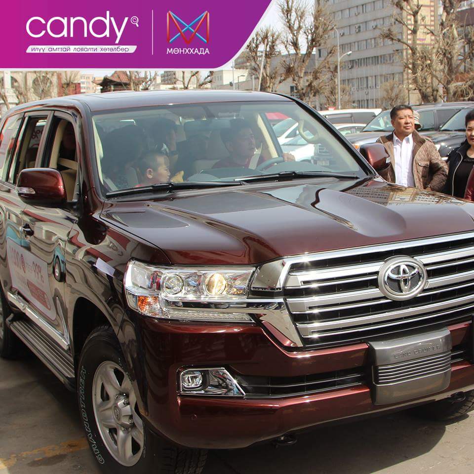 MonpayOfficial's tweet photo. Candy #Land200 урамшууллын ялагч Г.Ганцэцэг Завхан аймгаас гэр бүл, хүүгийн хамт хүрэлцэн ирж шагналаа гардан авлаа. https://t.co/fJPurAxPkK