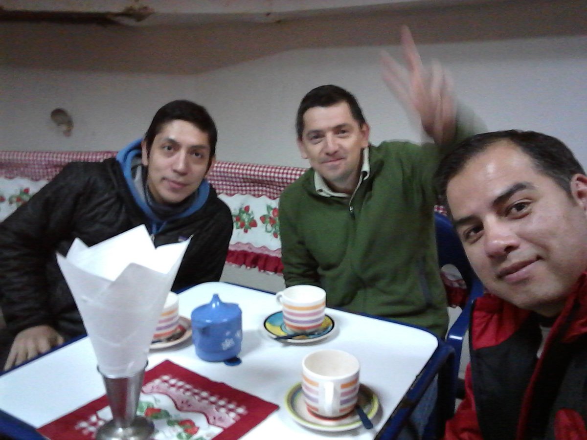 carlosperezzamo's tweet photo. @tmxteam @solorunning vamoooosss!!!! A #patrun ya en #temuco desayunando!!!! https://t.co/cK5ueMj3cl