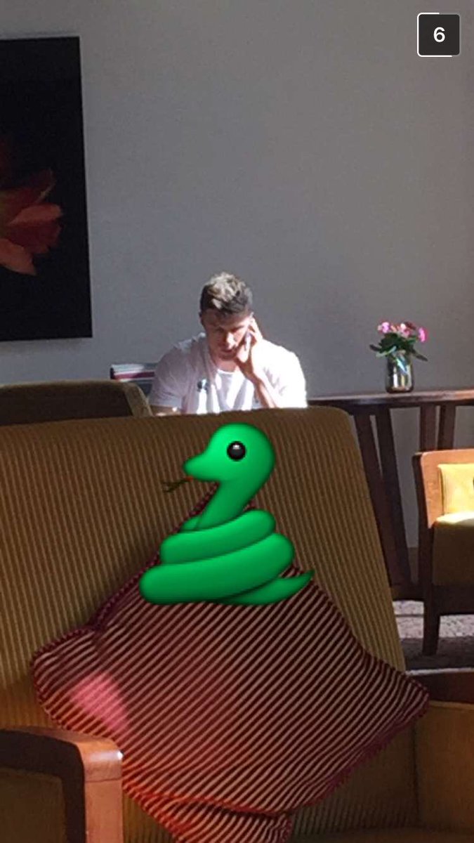 ExplosiveEvers's tweet photo. Got my agent @buchrich dealing with some offers for me #whipped #hesonlygettingapercent https://t.co/4WdUOf4vL4