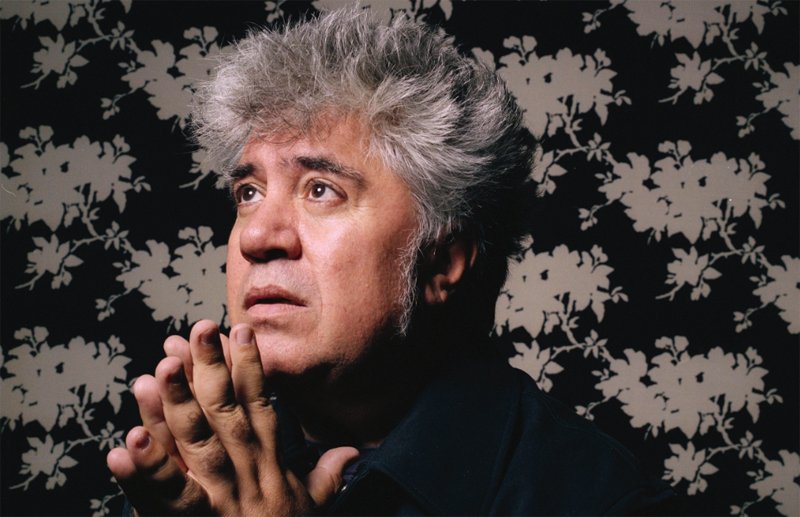 elmundotoday's tweet photo. Almodóvar contacta desesperado con cientos de actores para ofrecerles un papel de Panamá: https://t.co/Tnw8FrOYA7 https://t.co/dAVNyJXkHf