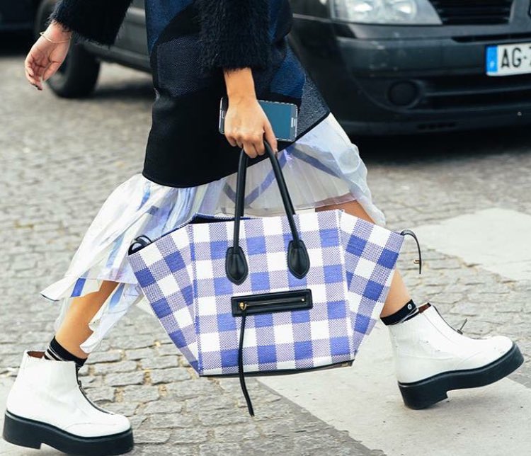addictochic's tweet photo. #celine #addictochic #fashionweek https://t.co/alBQKZSSd2