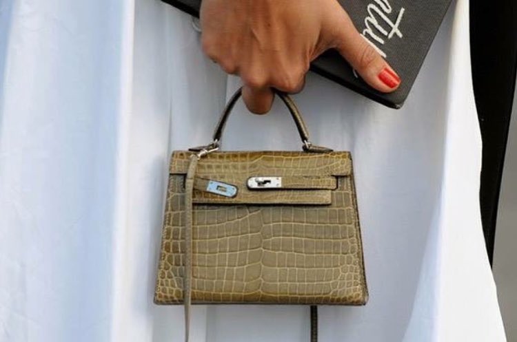 addictochic's tweet photo. #kellyhermes #addictochic @LUXURYPlCTURES https://t.co/isTvly7Qj2