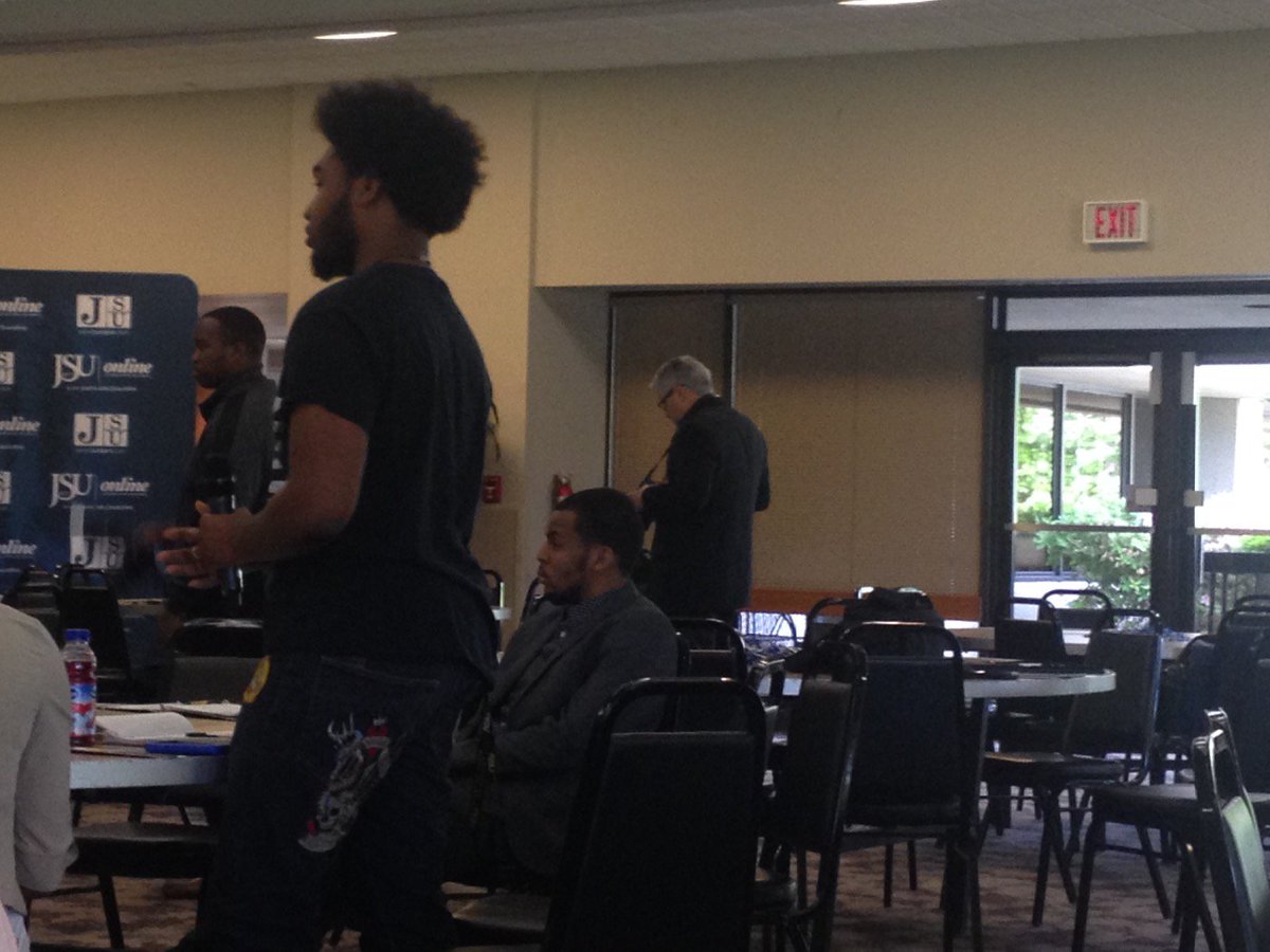 ojones_jsnn's tweet image. An Alabame State Students ask panelist how to keep stories powerful . #SJMSConference2016