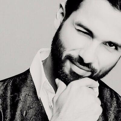 PerfectlyAdnan's tweet photo. Shahid Kapoor's WINK Appreciation Tweet ♡ https://t.co/mqYVdUc8mg