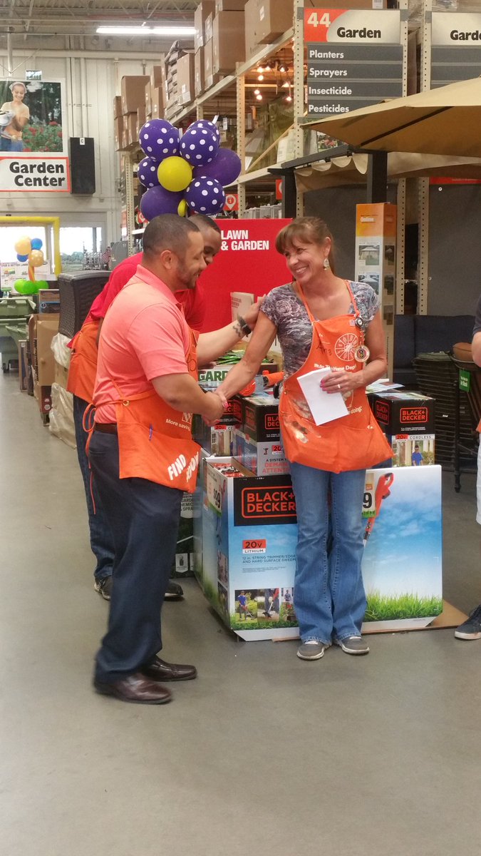 SuperSpecialT's tweet photo. Anna getting recognized for customer service during spring black friday!@crburlison @RoWilliams1 https://t.co/rhxjSg2CqZ