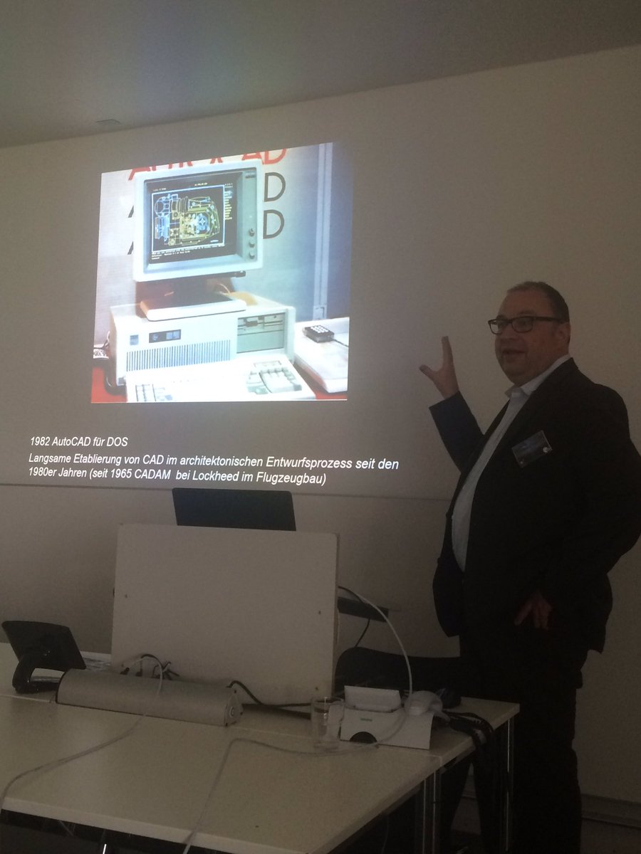 mizzi_schnyder's tweet photo. CAD: Der Beginn der 3D-Modellierung - erklärt von @St_Hoppe #dah2016 https://t.co/zrRinu0vGq