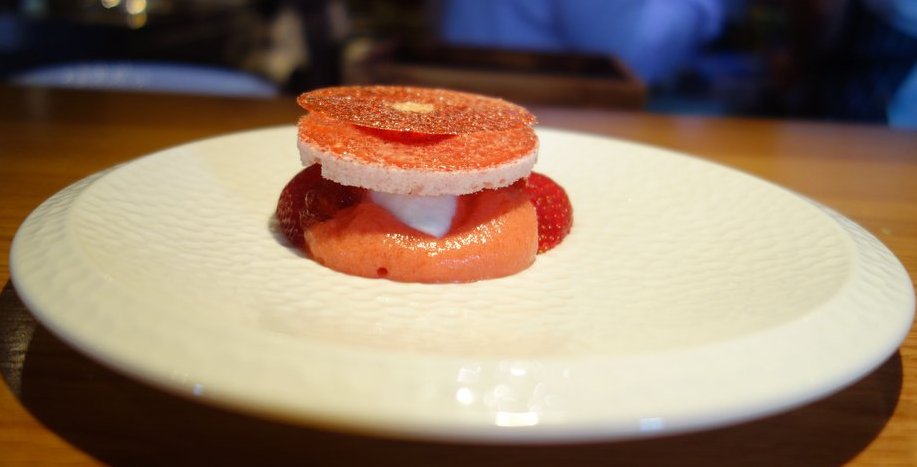 FoodServiceICON's tweet photo. Who is leading the food scene in #London? #FoodableTop25 https://t.co/wJiOjaz3js @HedoneLondon @FeraAtClaridges https://t.co/1zCWQlEcll