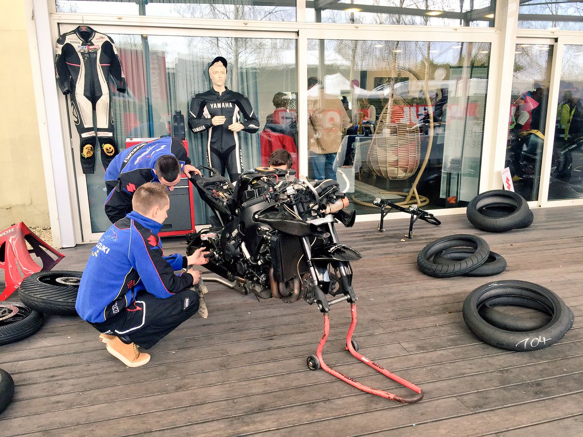 24heuresmotos's tweet image. Les lycéens du Junior Team seront présents tt le WE pr vs apprendre tout ce que vous voulez en mécanique #24HMotos