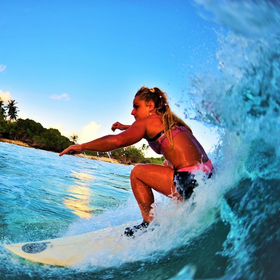 MaxSurfaris's tweet photo. Sara CF abriendo temporada en Honkeys , envidia!!!!! #MAXSURFARISMALDIVAS https://t.co/euOXUL52p6