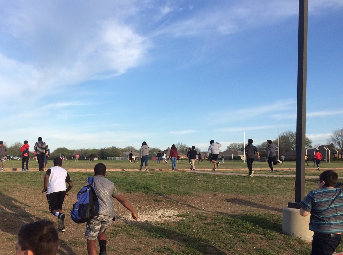 lebeauval's tweet photo. Annual (rain-delayed) FCA egg hunt at Wilson MS @Wilson_Rams https://t.co/eS52nC9n78