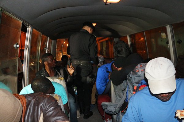 Emisoras Unidas (@emisorasunidas) on Twitter photo Agentes rescatan a 21 personas de origen africano en el kilĂłmetro 22 de la ruta al PacĂfico.
VĂa: .<a href="/PNCGuatemala/">PNC Guatemala</a> Agentes rescatan a 21 personas de origen africano en el kilĂłmetro 22 de la ruta al PacĂfico.
VĂa: .<a href="/PNCGuatemala/">PNC Guatemala</a>