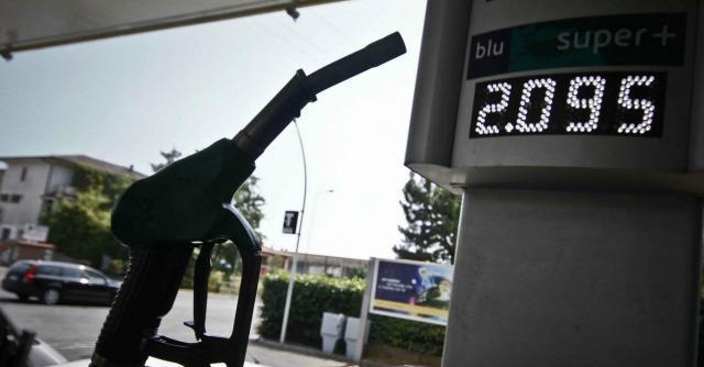 fiabonlus's tweet photo. #Olanda verso divieto vendita auto benzina e gasolio dal 2025.
#mobilitànuova #NoSmog https://t.co/IALkjMr3Id https://t.co/JQyBJPdZtz
