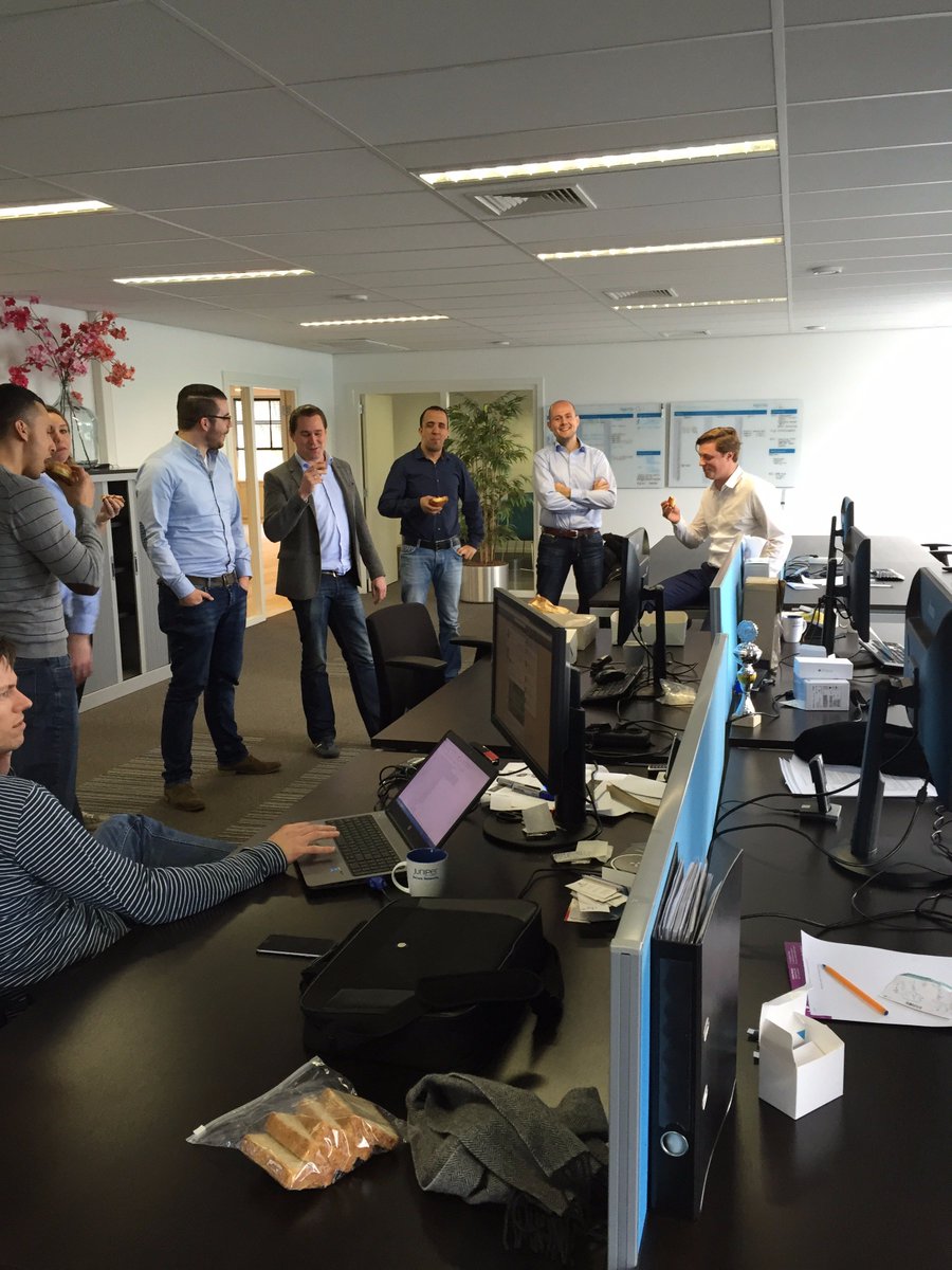 NomiosGroup's tweet image. Blije Salesmannen wanneer Tim Gruijters van @Techaccess_Ned bij @Infradata op bezoek is. #worstenbroodjes