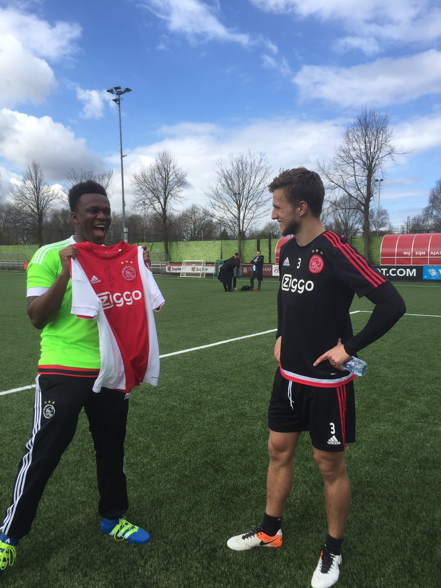 AFCAjax's tweet photo. Op bezoek bij #Ajax: YouTube-ster KSI! https://t.co/DG4404o9e3