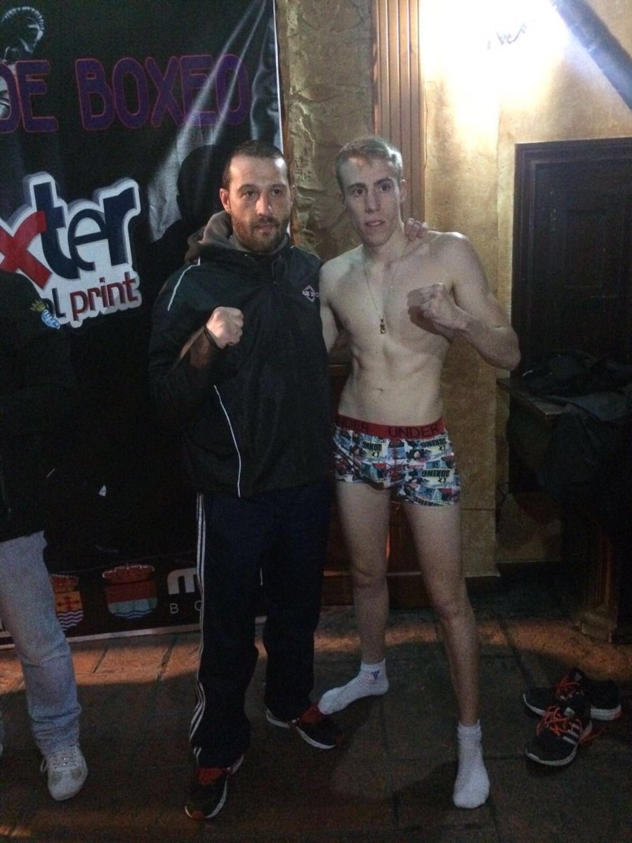 Hispaboxing's tweet photo. Pesaje perfecto @Hispaboxing @16cuerdas @aeboxspain @GolpeXtremo @BoxGrx @DignoS55 @manolo_alcon https://t.co/oaTlzEmoxI