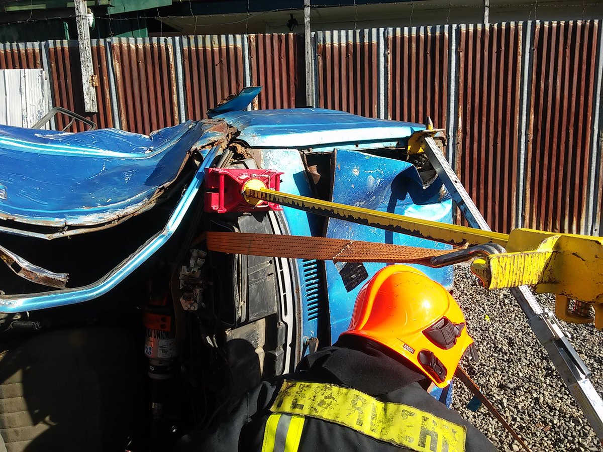 1DFK_LAUNION's tweet photo. Practics de Rescate vehicular https://t.co/YhoWpdPYXa