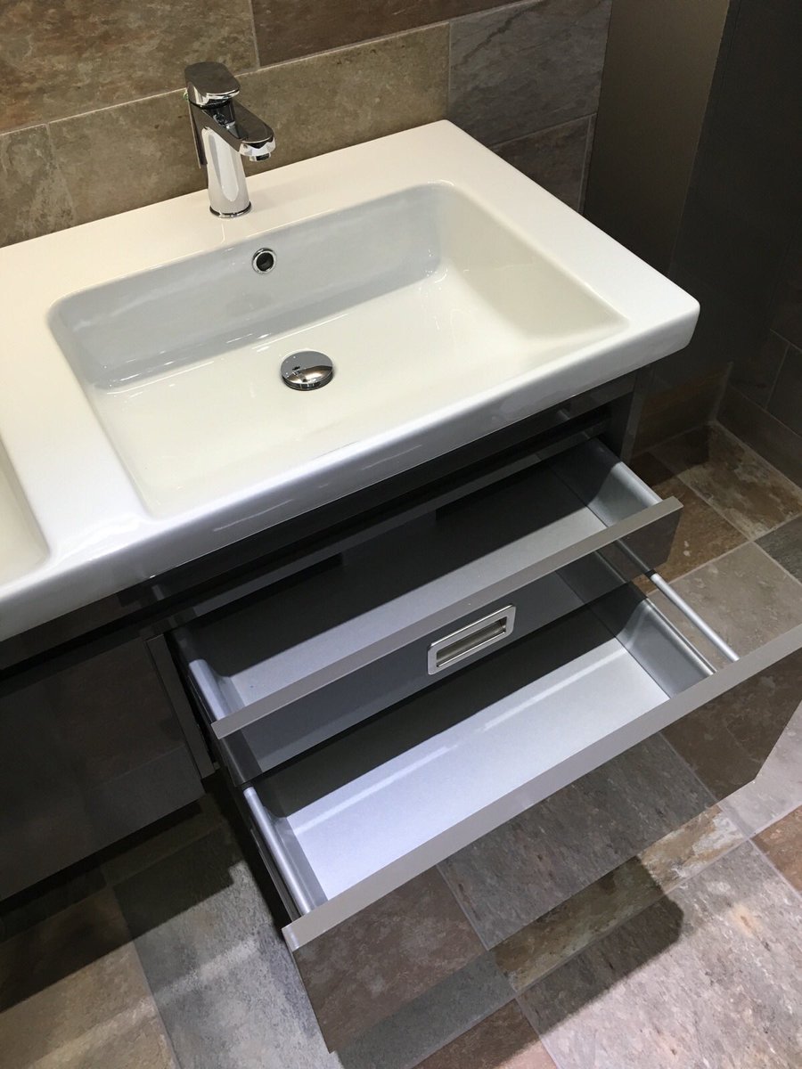 EmporioBagno's tweet photo. Lots of #goodstorage #primo @NoCodeBathrooms https://t.co/3lZlVCV99n