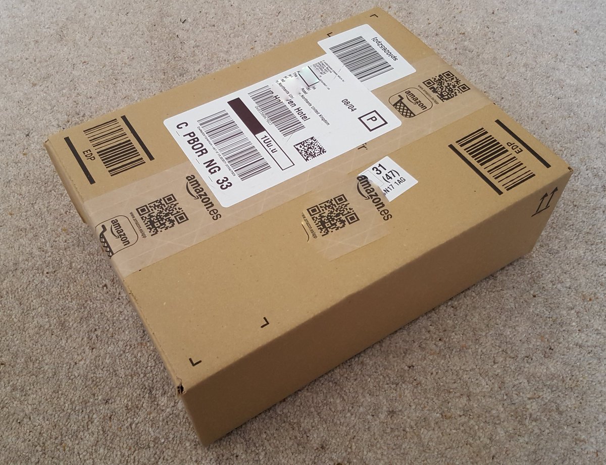 anothercold1's tweet photo. Seriously, @AmazonUK? A shoe box and packing to send an iPod case?

The trees thank you. #amazonpackagingfail https://t.co/6sWbRJHoDe