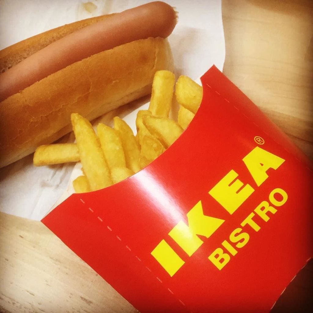 foodb0t_tweets's tweet photo. IKEA reward! #hotdog #foodpics #foodie #letshavefunok #ikea https://t.co/HZdcSR5lft