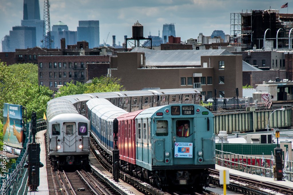 NYTransitMuseum's tweet image. #The7LineArmy: @Mets Express #nostalgia #TrainofManyColors departs #HudsonYards at 11:30am! bit.ly/FBnytm