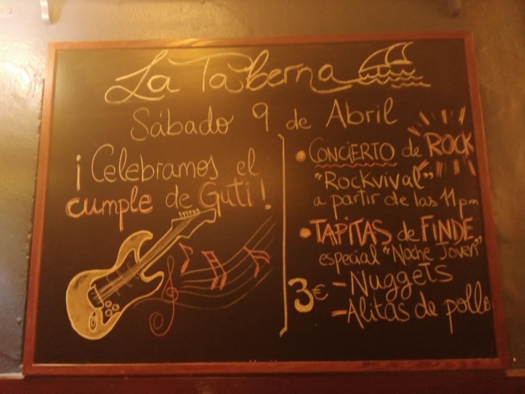 TabernaViavelez's tweet photo. Tenemos plan para este sábado 9 de abril: concierto de rock a manos de @rockvival y tapitas de finde "Noche Joven"!! https://t.co/YA28vczFtI