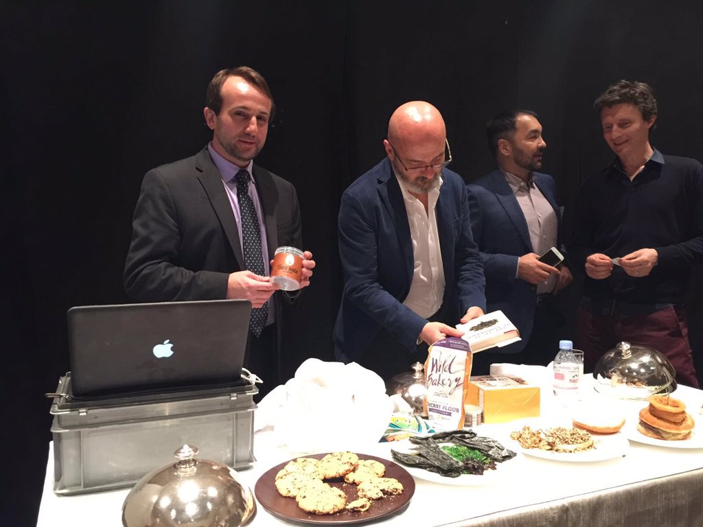 CerealsGlobal's tweet photo. Josh Schonwald from last night's presentation! #CE16 #cereals16 https://t.co/W9wPyNbtxq