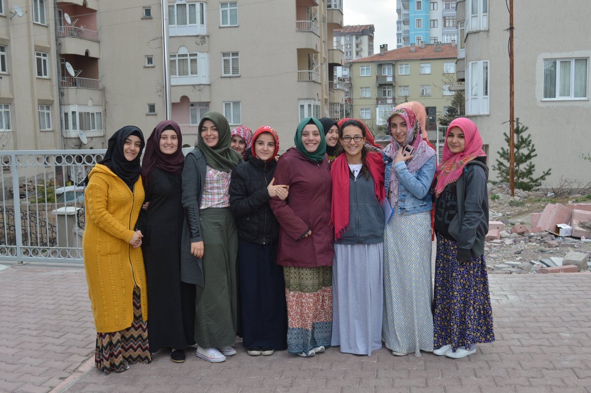 gsb kayseri yurtlari on twitter sule yuksel senler yurdu ogrencilerimizle tarihi hunat camisinde sabah namazimizi kildik rabbim kabul etsin https t co c0jh8ebj25 twitter
