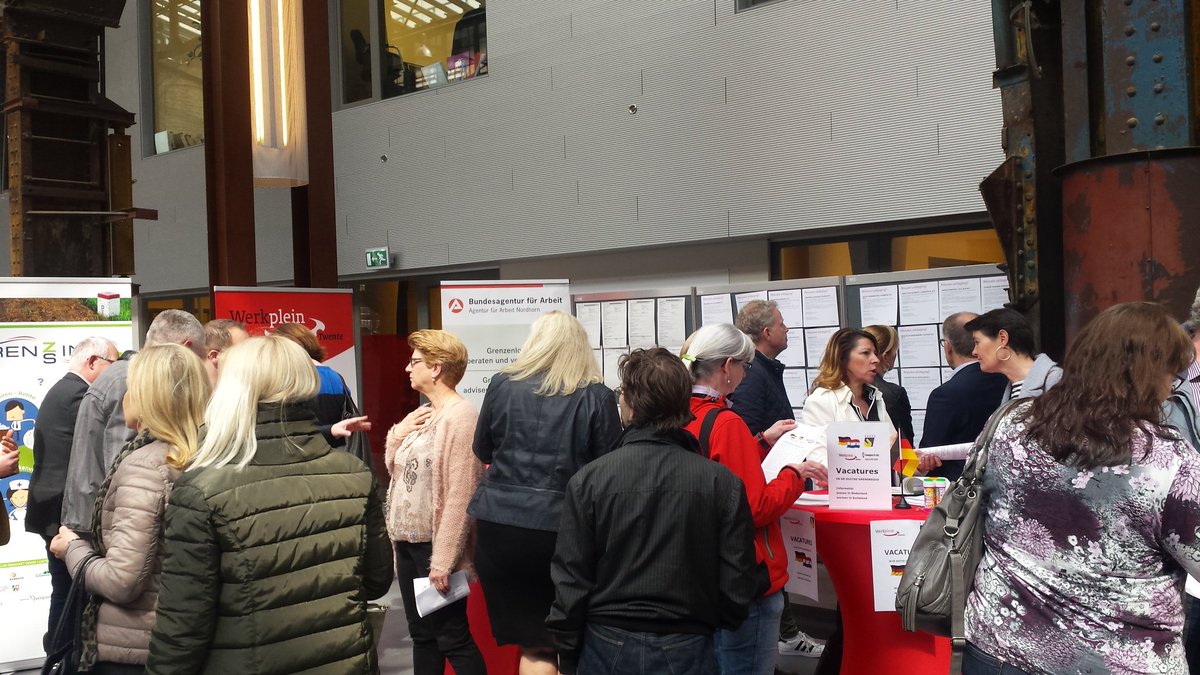 ArnoudBerghuis's tweet photo. @WerkpleinTwente druk bij @Banenbeurs2016 veel interesse voor CV check en #werkeninduitsland! @rocvantwente https://t.co/1SosKyyY1a