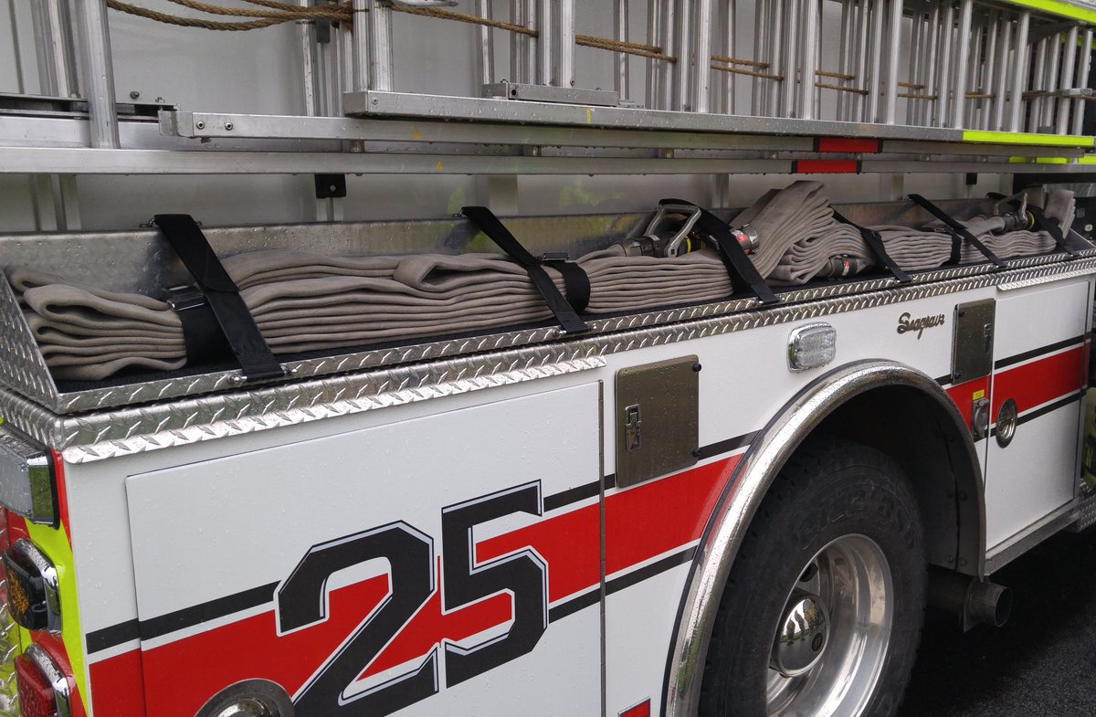 OnSceneTraining's tweet photo. Ready for work. A rig designed for success. @LtRayMack @NewEnglandFOOLS @EjMascaro @fireengineering #LititzFire https://t.co/DhJFIBQtpA