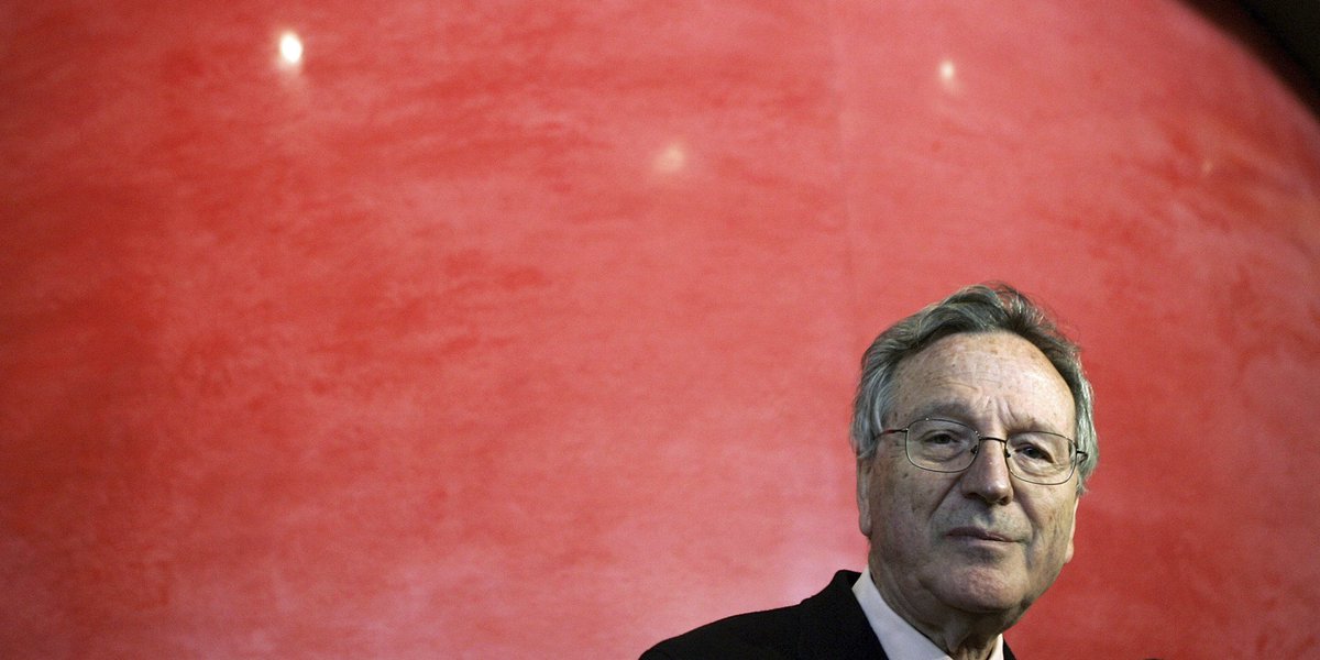 ElHuffPost's tweet photo. Rafael Moneo recibe el Premio Nacional de Arquitectura 2015
 https://t.co/zqc6cE2Npv https://t.co/mjSyb1B9Hx