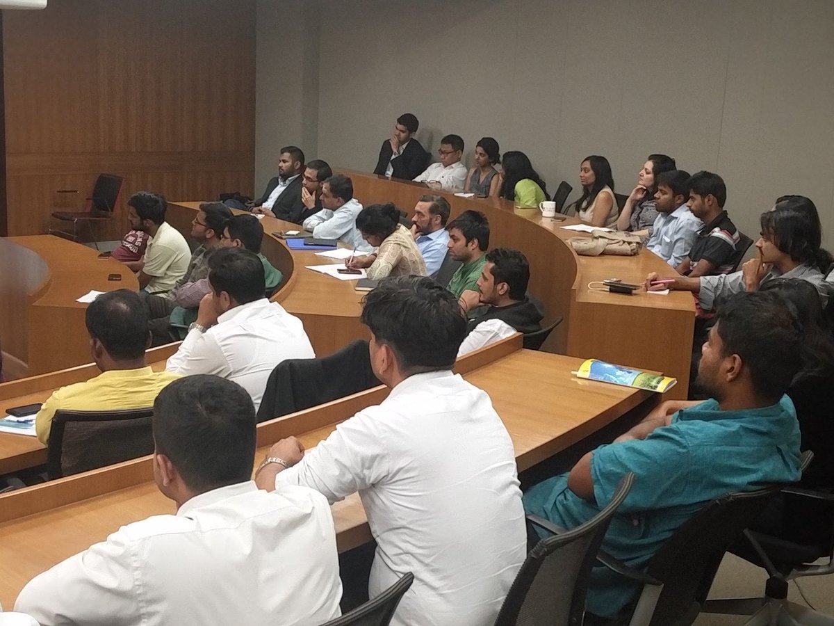Vidhi_India's tweet photo. A few pictures of the audience at Mr Datar's talk on the SEBI v Sahara case in the #GreatCases series. https://t.co/34UrXeSSw4