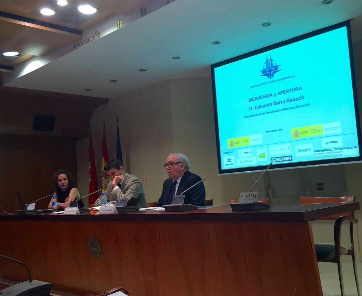 YATASpain's tweet photo. Ayer estuvimos en el seminario "España y OTAN: riesgos actuales y presupuestos de defensa" @estudiantesFCJS @ieee_es https://t.co/N7pA5dsRcW