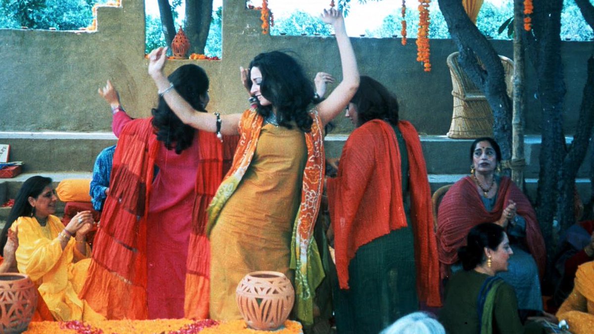 Anyone else going to 'Monsoon Wedding' tonight at <a href="/NewTownCinema/">New Town Cinema</a> ? Perfect weather for it. broughtonspurtle.org.uk/news/vibrant-l…