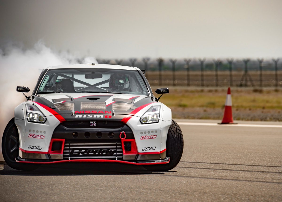 ModifiedCars's tweet image. Nissan GT-R breaks Guinness World Records - bit.ly/1RUQ9Ut