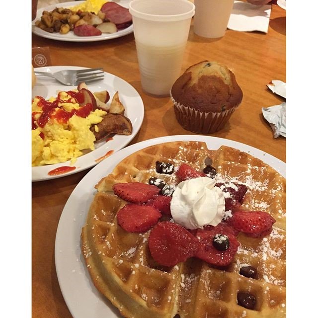 vailmarriott's tweet photo. Serving all your favorites at First Chairβs #breakfast #buffet! #vailmarriott #bestmealoftheday #epicvailmarriott https://t.co/aysrJoVJm0