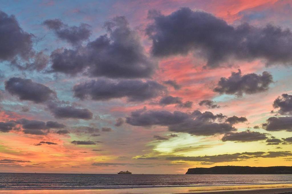 CaTurfPros's tweet photo. Kaleidoscope. #kaleidoscope #coronadobeach #visitcoronado #pointloma #crazysunset #color #dscolor #nofilter #threeh… https://t.co/0iVuZP7Xk8