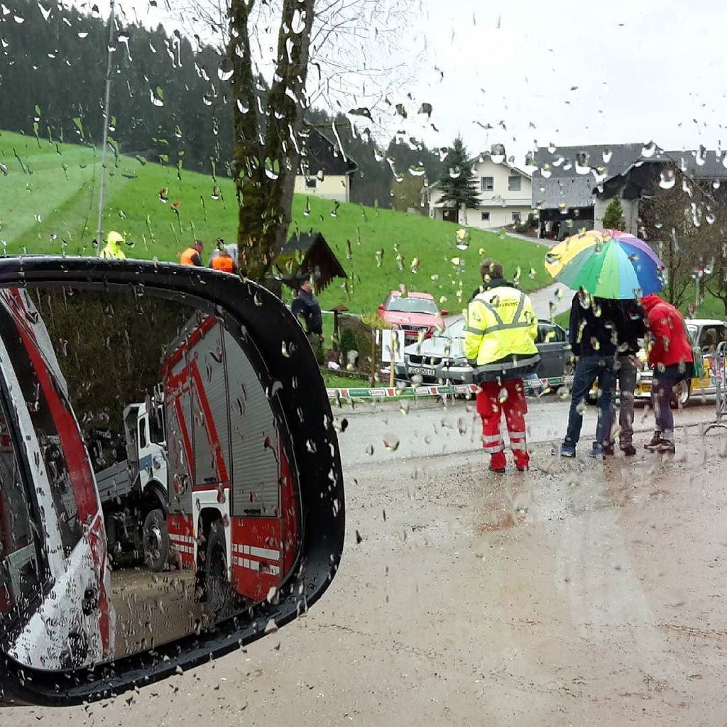 TheCaringTimes_'s tweet photo. #dienst #rallye #lavanttalrallye #rainyday #ausliebezummenschen #alzm #redcross #austrianredcross #paramedic #brum⦠https://t.co/OXYqFnRNcf