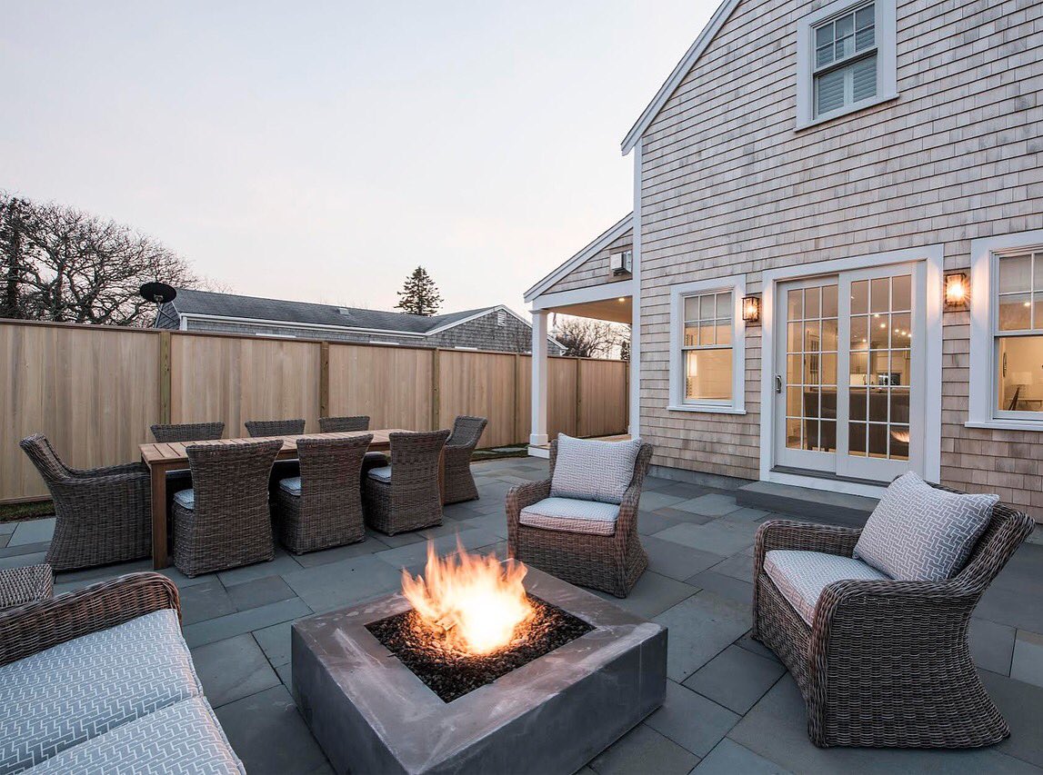 bmeyerack's tweet image. Perfect #Nantucket summer nights are spent gathered round a fire pit with friends and family under a starry sky ✨