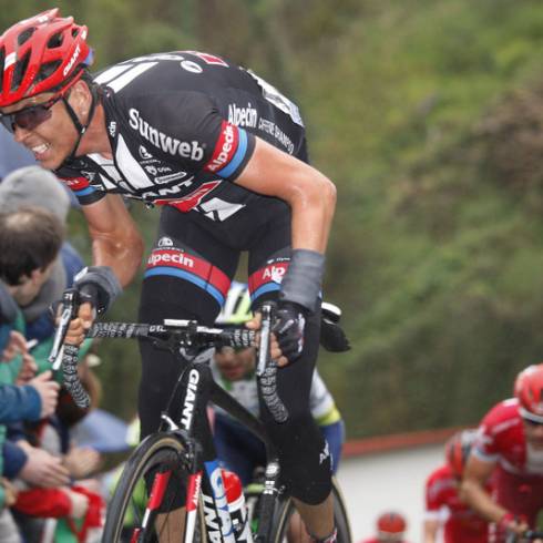 Barguil gets his first big result after the Giant-Alpecin team's terrifying crash with a car buff.ly/1TFVzYn