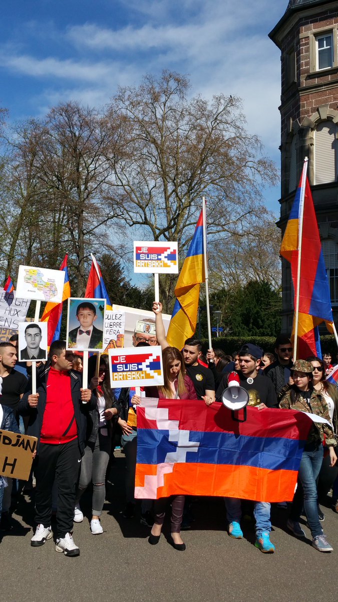 Жители армении. Руки прочь от арцаха. Армяне европы. Всеукраинское объединение свободы фото. Ереван население 2022.