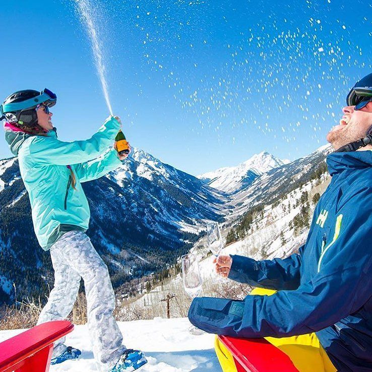 Guide_Hire's tweet image. Weekend in Aspen... Time to party.. Photo: @catherineaeppel @aspensnowmass 
#GuideHire | #… ift.tt/23oMQwl