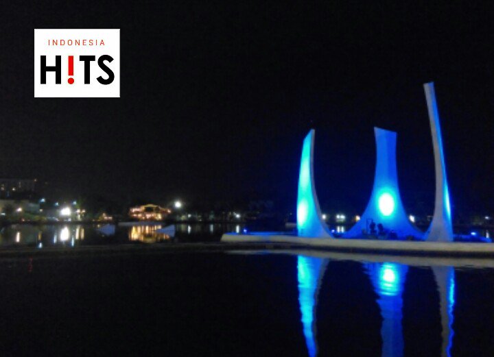 hits_indo's tweet photo. Danau Monumen Ancol berpendar indah di malam hari. Menakjubkan #Ancol #Jakarta #Indonesia @DKIJakarta @infojakarta https://t.co/41wQJKE6cQ
