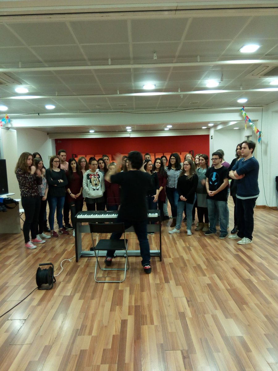 lauritimartinez's tweet photo. @InstitutBastida @lexcentrica Ens preparem per la mostra. Gran sessió, moltes gràcies. https://t.co/zfdhIfWh0b