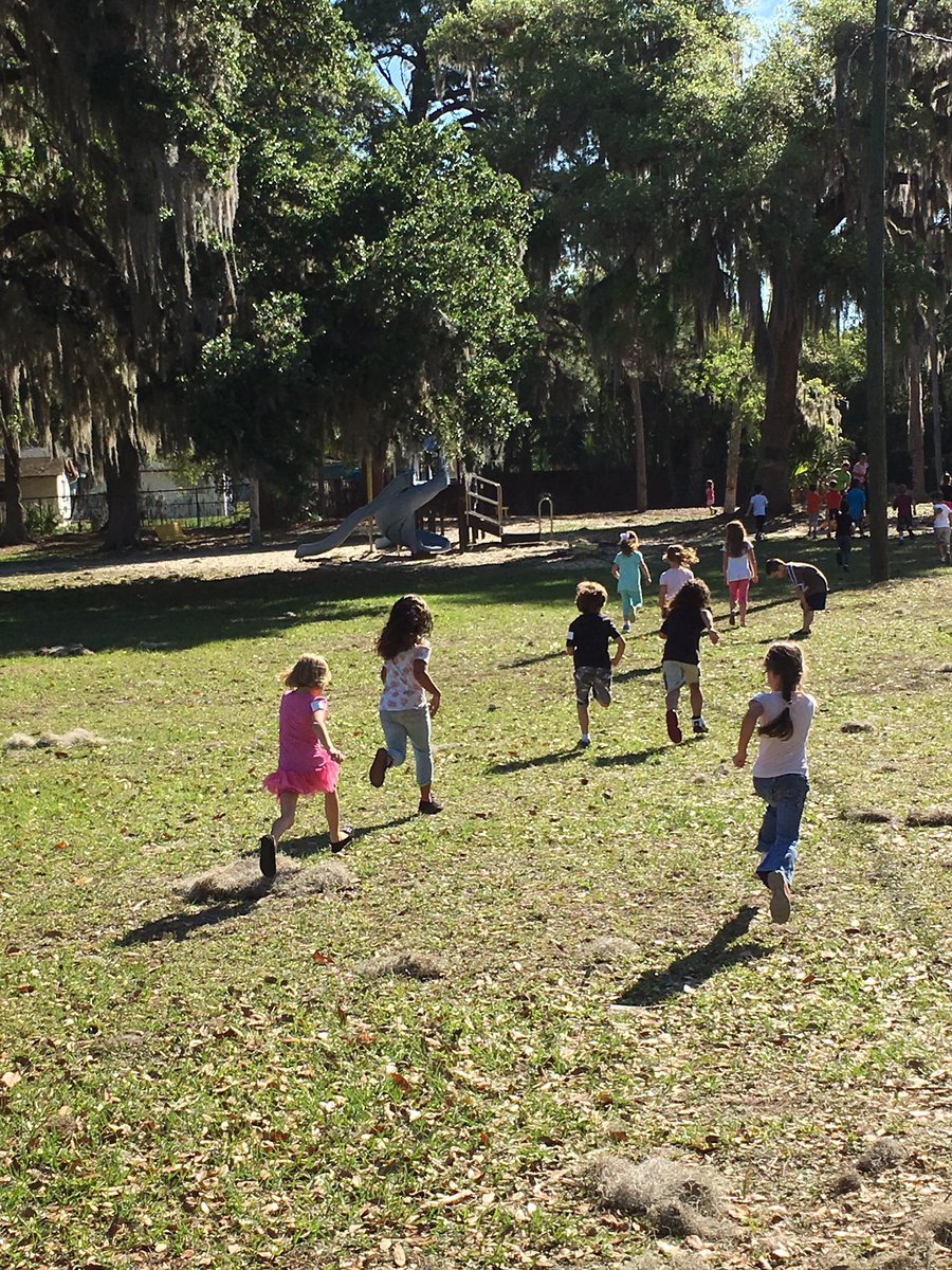 geigertara's tweet photo. Relay for Life fun run #kindergartenenergy @readpattrockets  @KimMcKinn1313 https://t.co/IocneTfw5G